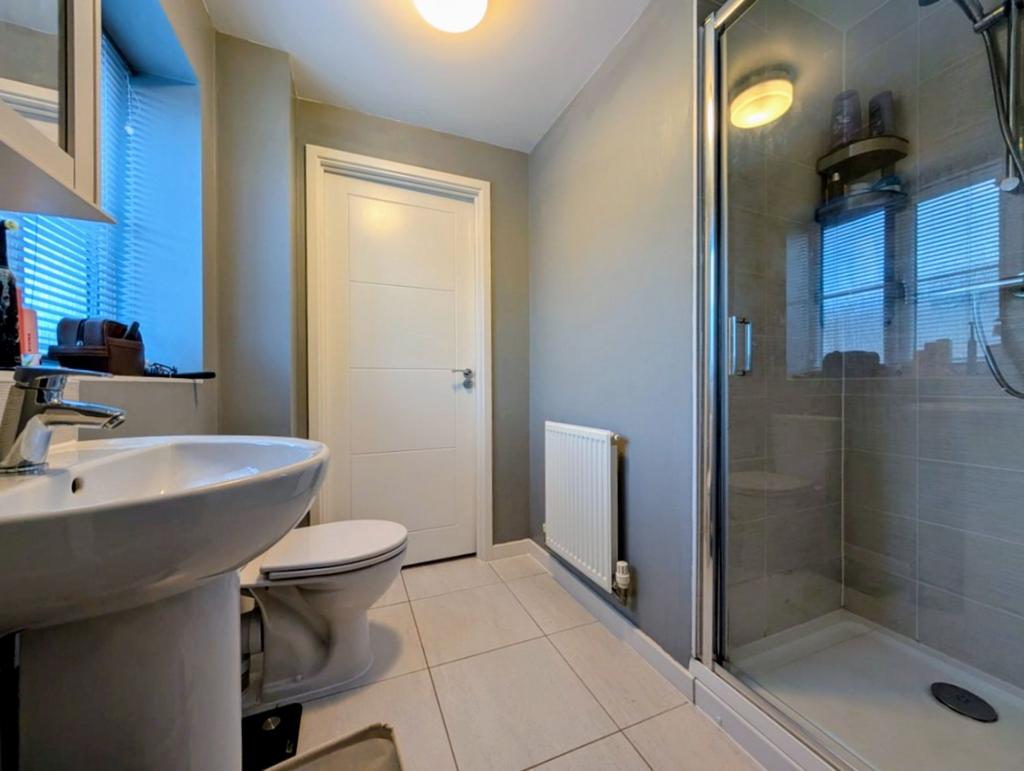 "Jack &amp; Jill" Bathroom
