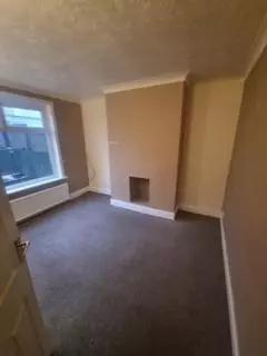 3 bedroom semi-detached house to rent, Bradford BD2