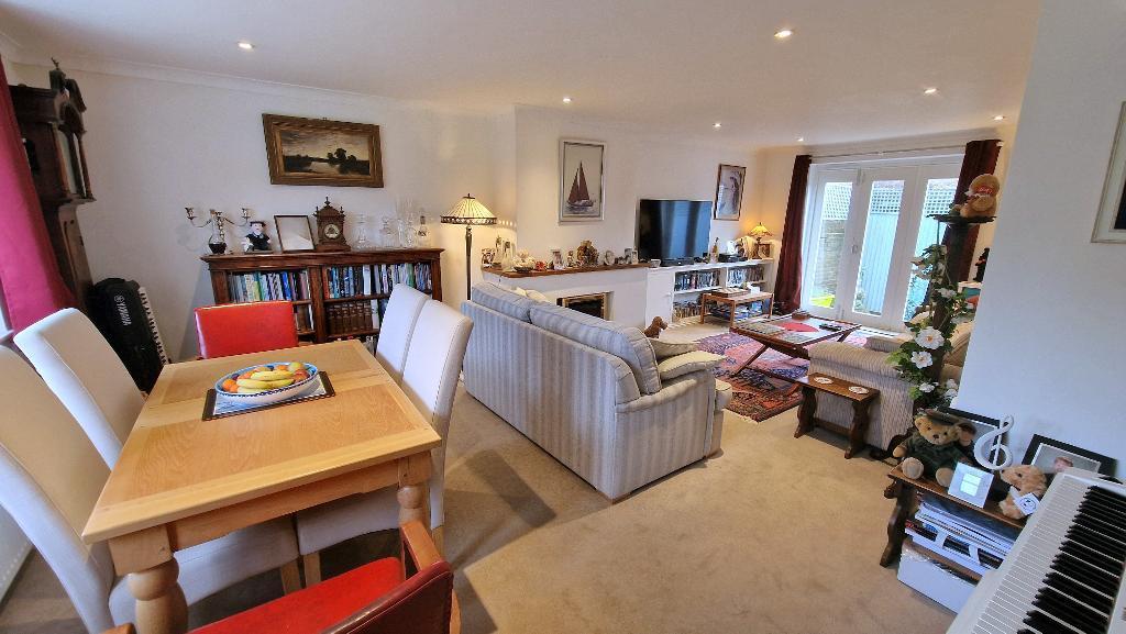 Sitting Room/Dining Room