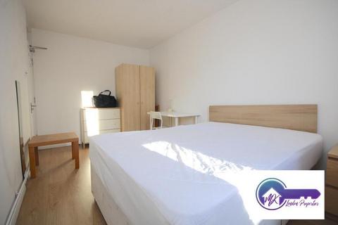 1 bedroom in a flat share to rent, London E14