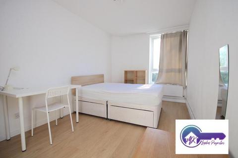 1 bedroom in a flat share to rent, London E14