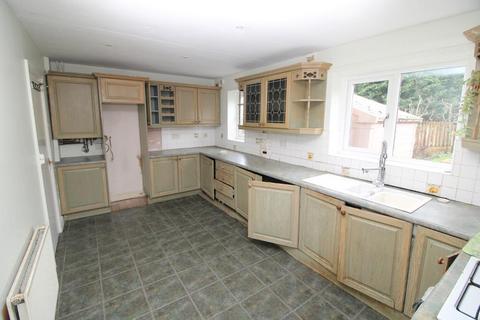 4 bedroom detached house for sale, Hilltop Drive, Royton, Oldham, OL2 6AG