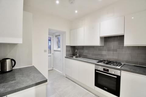 2 bedroom flat to rent, Brendon Avenue, London NW10