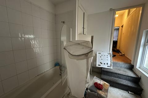 2 bedroom flat for sale, 81A & 81B Woodchurch Road, Birkenhead, Cheshire CH42 9LH