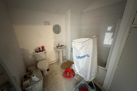 2 bedroom flat for sale, 81A & 81B Woodchurch Road, Birkenhead, Cheshire CH42 9LH