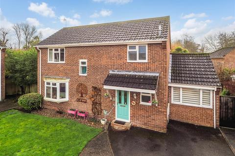 4 bedroom detached house for sale, Sainsbury Close, Andover