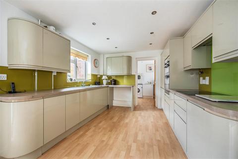 4 bedroom detached house for sale, Sainsbury Close, Andover