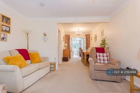 3 bedroom semi-detached house to rent, Badgers Way, Buckingham, MK18