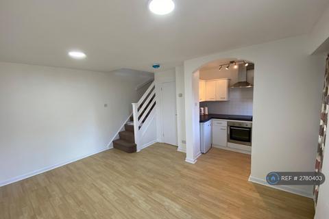 1 bedroom terraced house to rent, Oak Ridge, West End, Woking, GU24