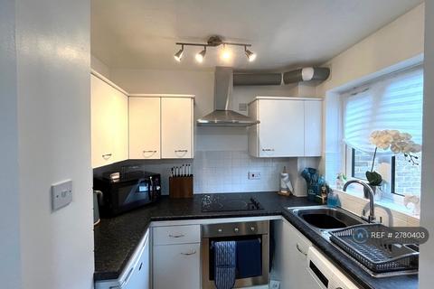 1 bedroom terraced house to rent, Oak Ridge, West End, Woking, GU24