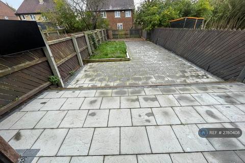 2 bedroom terraced house to rent, Hall Road, Hull, HU6