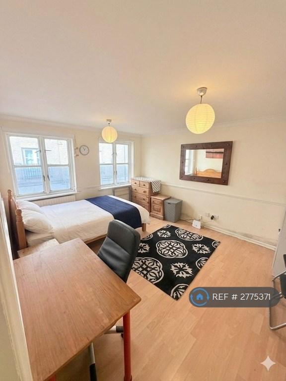 Room Main Pic1