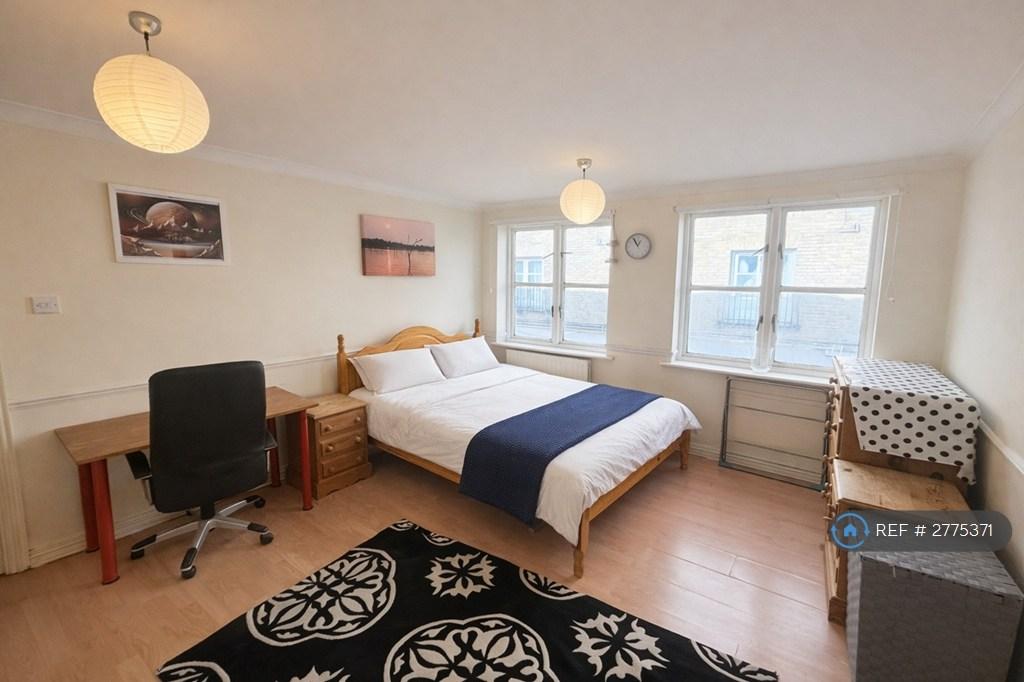 Room Main Pic2