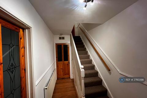 3 bedroom terraced house to rent, Newtondale, Hull, HU7