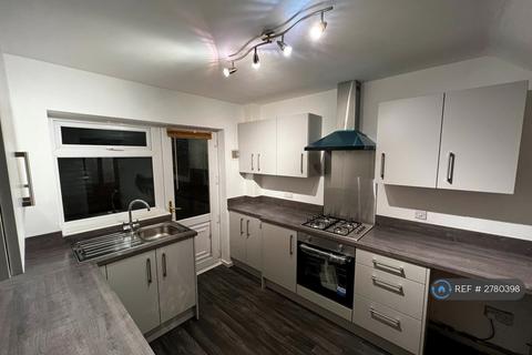 3 bedroom terraced house to rent, Newtondale, Hull, HU7