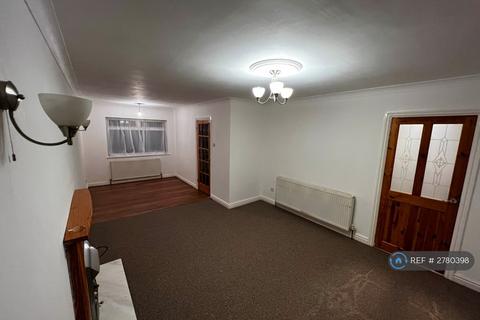3 bedroom terraced house to rent, Newtondale, Hull, HU7