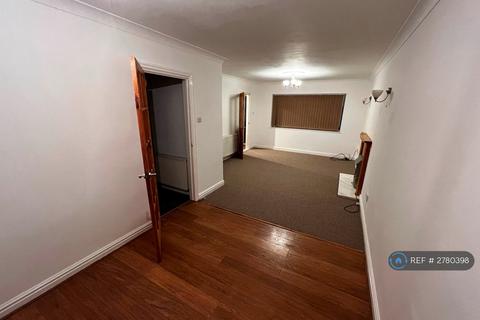 3 bedroom terraced house to rent, Newtondale, Hull, HU7