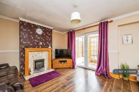 3 bedroom terraced house to rent, Third Avenue, Gedling, Nottingham, NG4