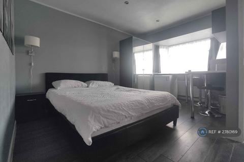1 bedroom in a house share to rent, Willingsworth Road, Wednesbury, WS10