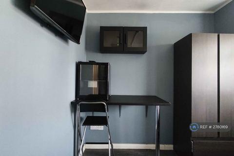 1 bedroom in a house share to rent, Willingsworth Road, Wednesbury, WS10