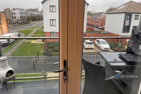 2 bedroom flat to rent, Heath Wood Drive, Maidstone, ME14