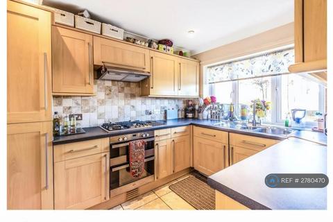 undefined, Ella Garett Close, Reading, RG2