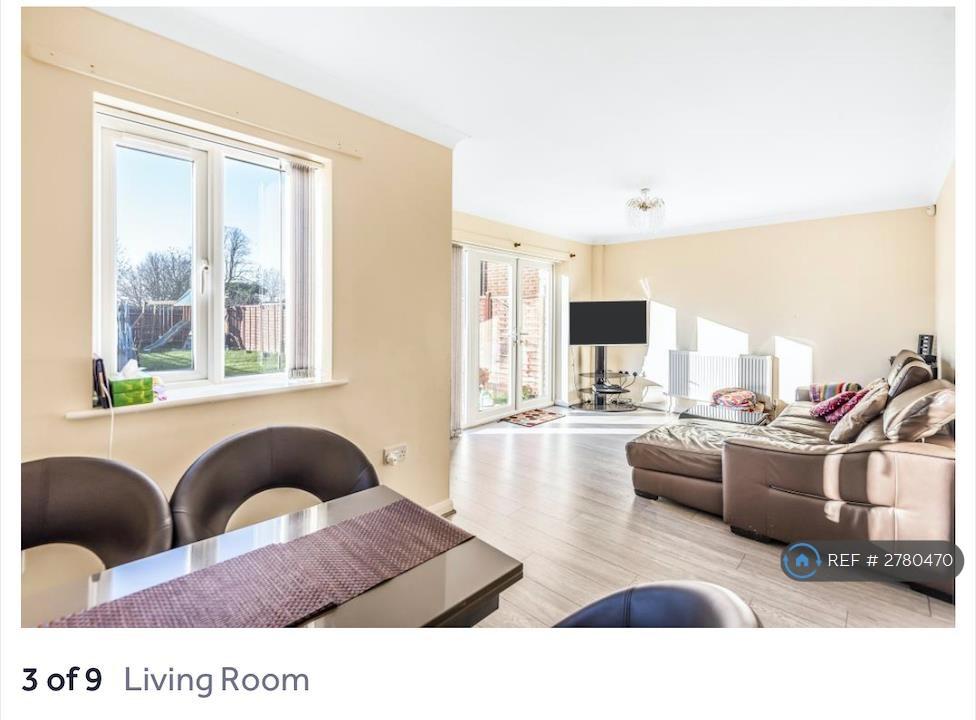 The Living Room (Extendible Dining Table)