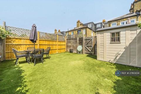 3 bedroom flat to rent, Ashleigh Road, London, SW14