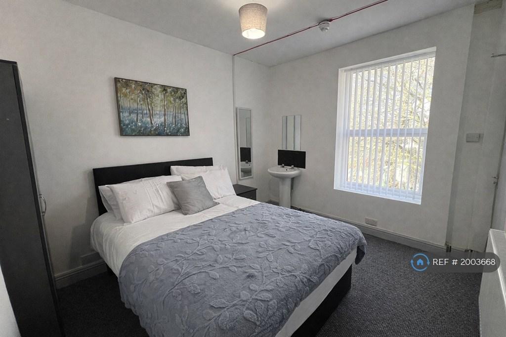 Room e