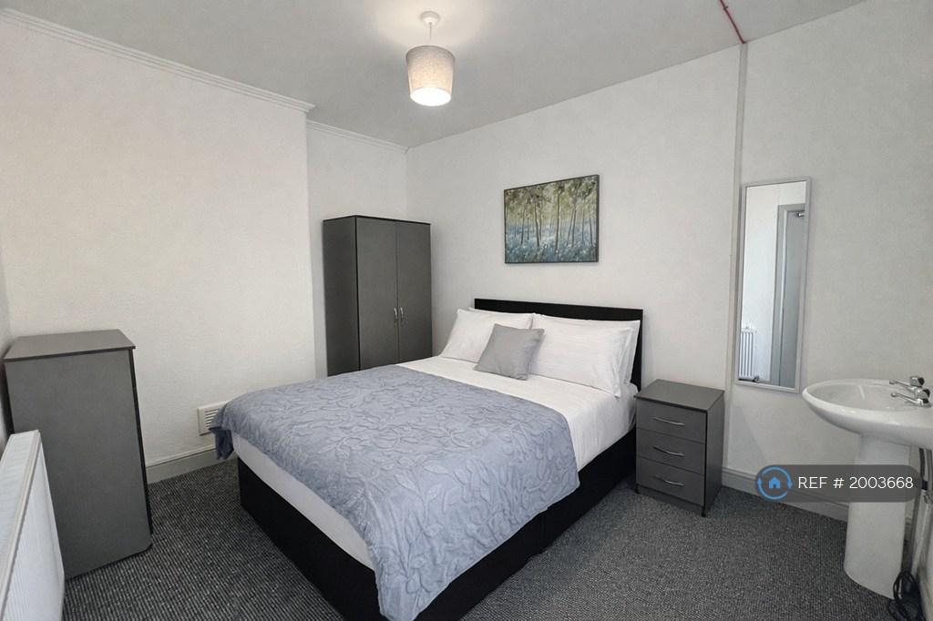 Room e
