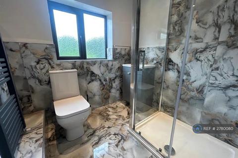4 bedroom detached house to rent, Scrooby Road, Bircotes, Doncaster, DN11