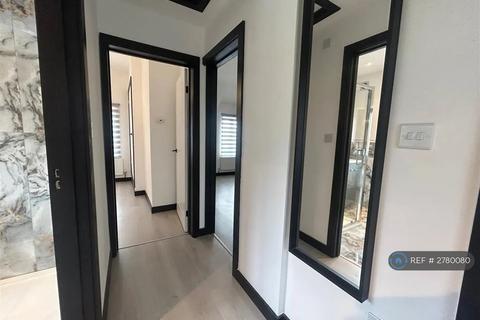 4 bedroom detached house to rent, Scrooby Road, Bircotes, Doncaster, DN11