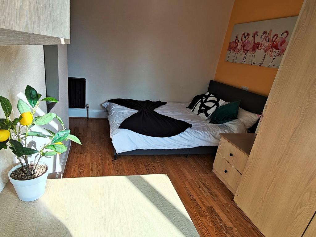 Bright, well-presented bedroom with wooden floo...