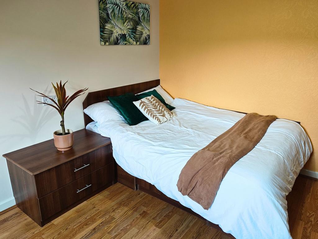 Bright, neatly styled double bedroom with a com...