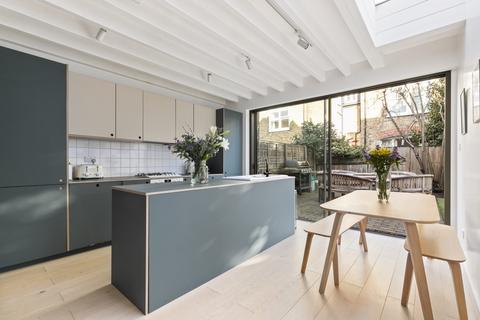 3 bedroom apartment for sale, Dafforne Road, SW17