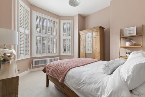 3 bedroom apartment for sale, Dafforne Road, SW17