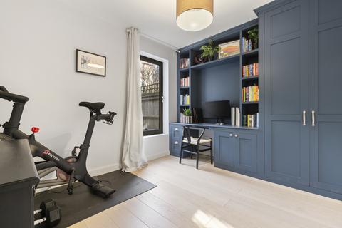 3 bedroom apartment for sale, Dafforne Road, SW17