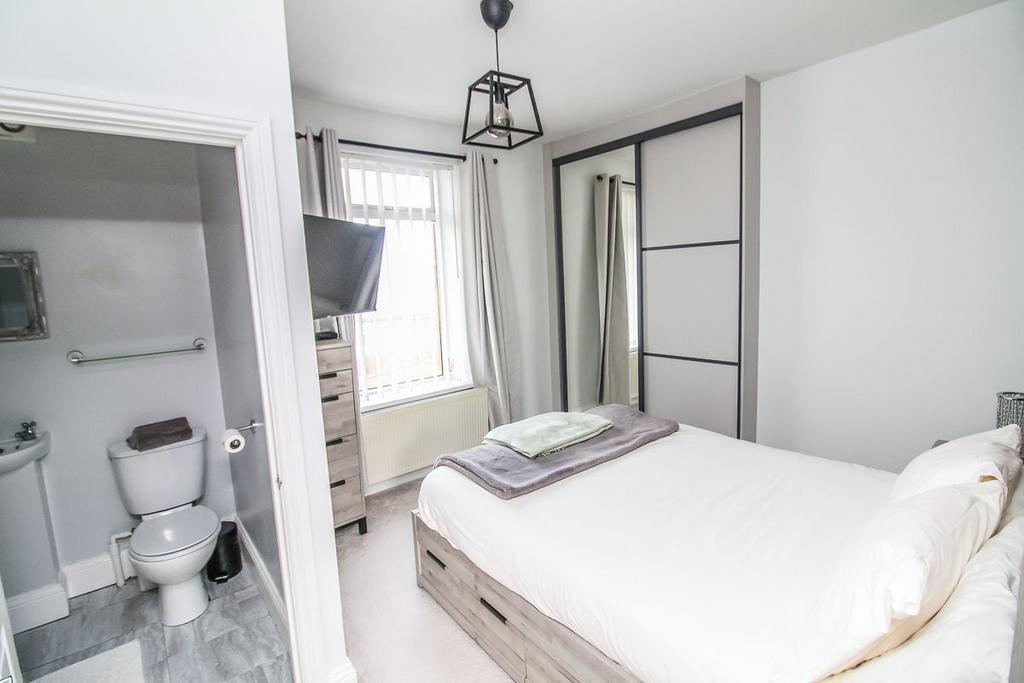 Bedroom One Pic 3.