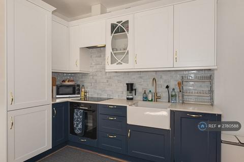 1 bedroom in a flat share to rent, West Norwood, London, SE27