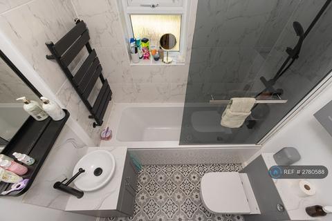1 bedroom in a flat share to rent, West Norwood, London, SE27