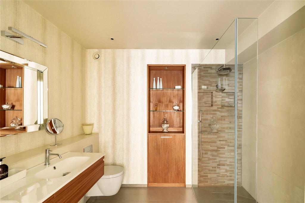 Principal Bathroom