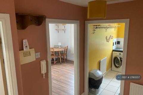 2 bedroom flat to rent, Burford Court, Manchester, M16