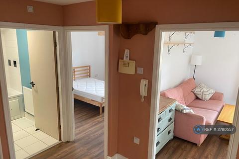 2 bedroom flat to rent, Burford Court, Manchester, M16
