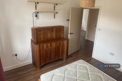 2 bedroom flat to rent, Burford Court, Manchester, M16