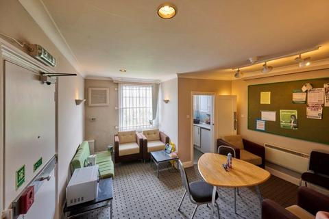 Office to rent, 5 The Sq Petersfield GU32 3HL