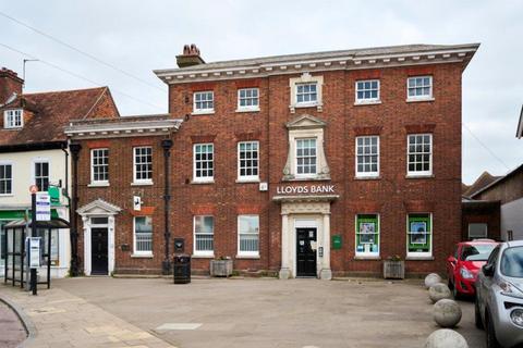 Office to rent, 5 The Sq Petersfield GU32 3HL