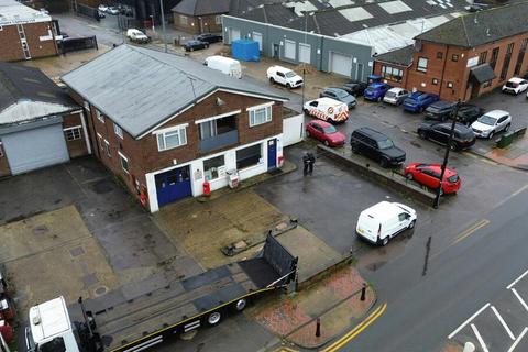 Industrial unit to rent, 271 High St St Albans AL2 1HA