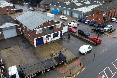 Industrial unit to rent, 271 High St St Albans AL2 1HA