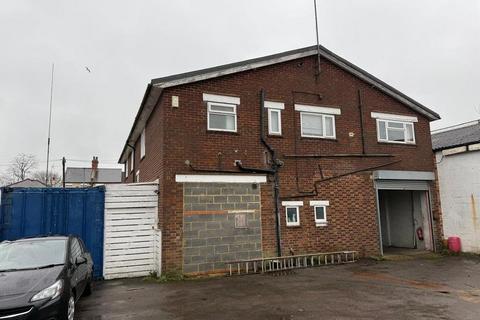 Industrial development to rent, 271 High St St Albans AL2 1HA
