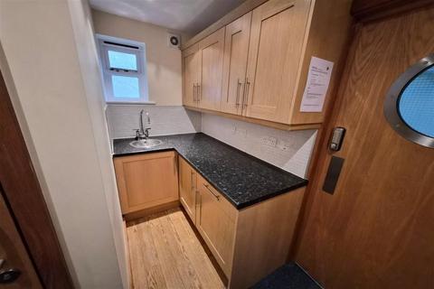 Office to rent, Great George St Godalming GU7 1EE